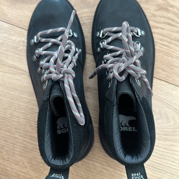 SOREL Hi-Line Hiking Boot (Women)
BLACK JET, Size 5.5 nwt - Picture 3 of 4